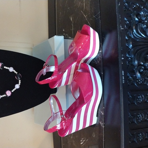 Jessica Simpson Sandals - Picture 9 of 10